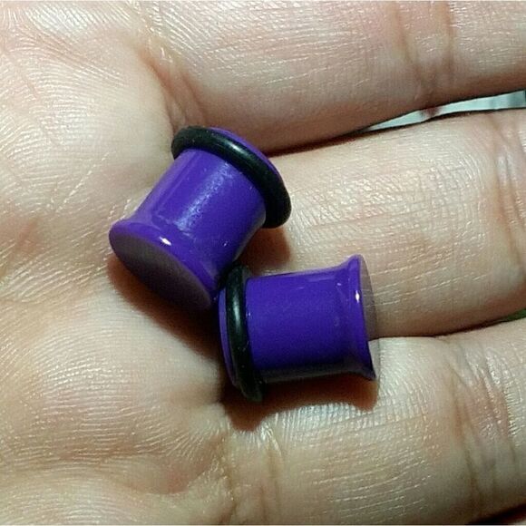 00g Purple Acrylic Gauge Plugs - Picture 3 of 4